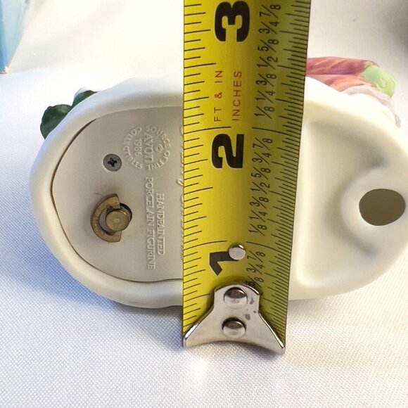 Avon “We Wish you a Merry Christmas” Vintage Musical Porcelain Figurine 1986 - Picture 11 of 11